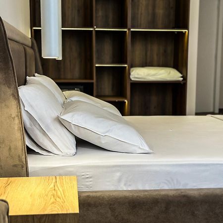 Alexander Rooms & Apartments Durrës 외부 사진