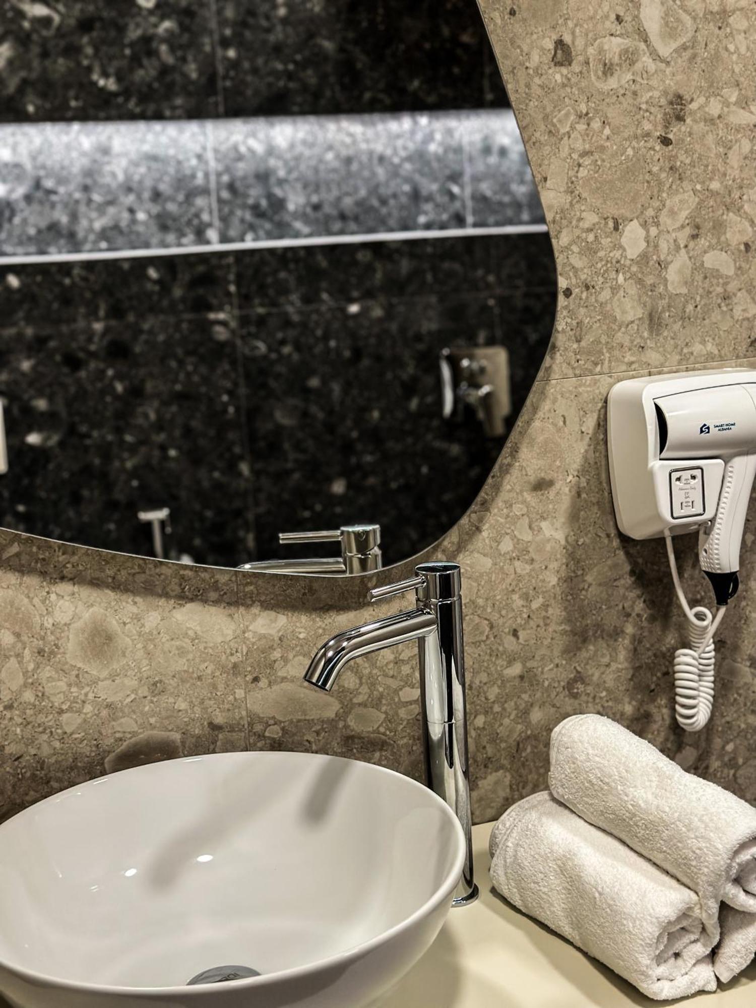 Alexander Rooms & Apartments Durrës 외부 사진